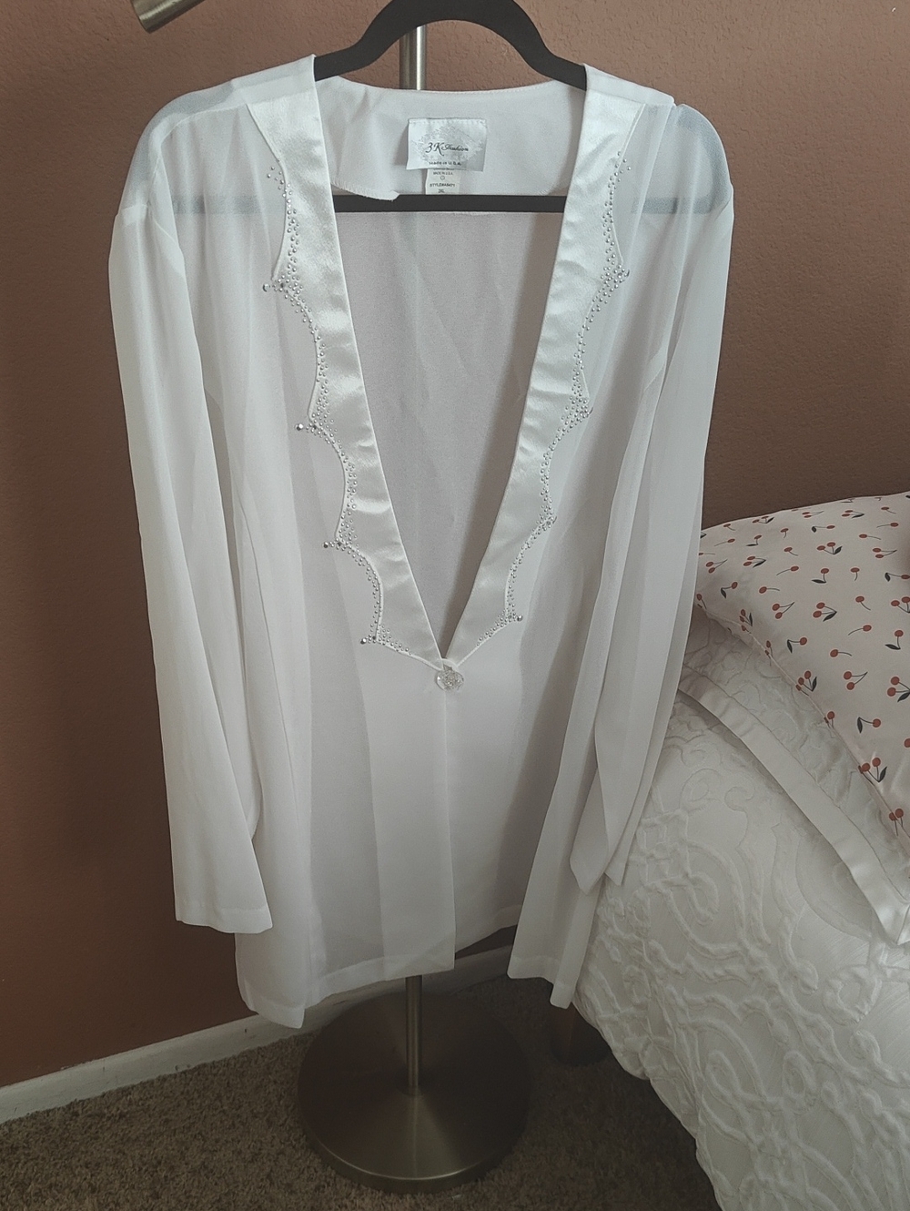 VTG White Sheer V-Neck Embellished Sleepwear Tunic -